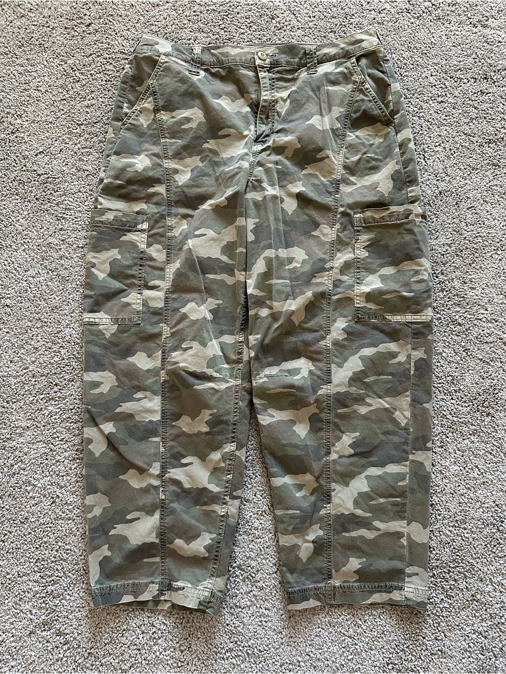 American Eagle Outfitters Women's Camo Barrel Pants